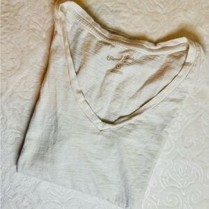 Universal Thread White V-Neck Medium Short Sleeve T-Shirt